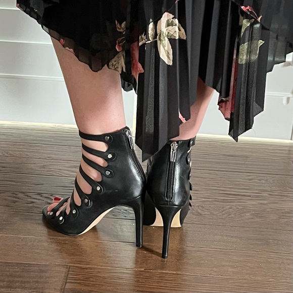 VINCE CAMUTO size 8 black cage heels EUC - Picture 3 of 8